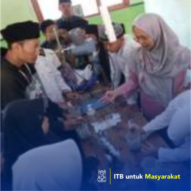 PKM Pelatihan Pembuatan Produk Obat Herbal untuk Penanggulangan Pediculosis dan Upaya Diversifikasi Produk Pertanian di Pesantren Al-Ittifaq, Ciwidey, Bandung