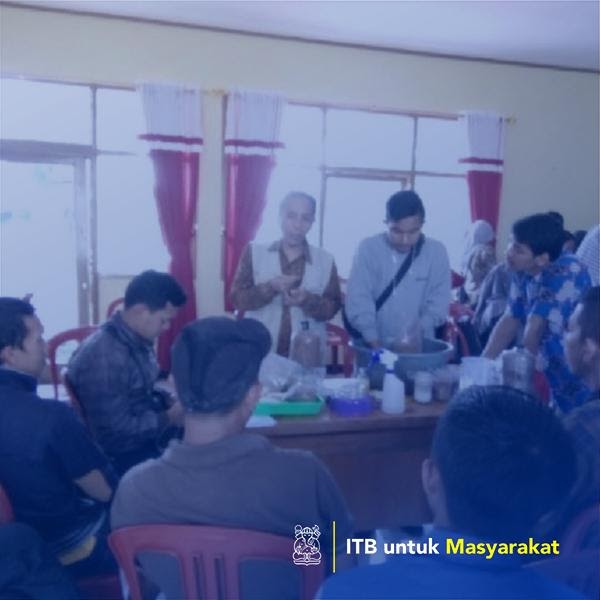 Pemberdayaan Masyarakat Desa Mekarwangi melalui Budidaya Jamur Tiram Putih