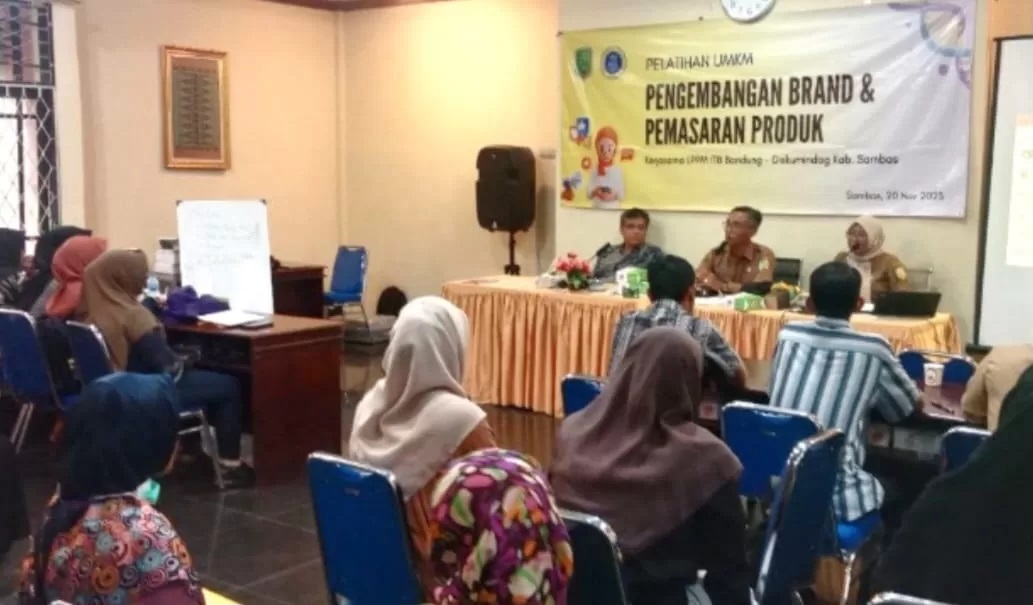 Pengembangan Sentra IKM dalam Kapasitas Produksi dan Pemasaran Digital Mendukung Program One Village One Product di Kabupaten Sambas Kalimantan Barat