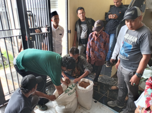 Pemanfaatan Sumber Daya Lokal dalam Rangka Pembuatan Pakan Bernutrisi untuk Hewan Ternak di Desa Tanjungsari, Kec. Gunungtanjung, kab. Tasikmalaya