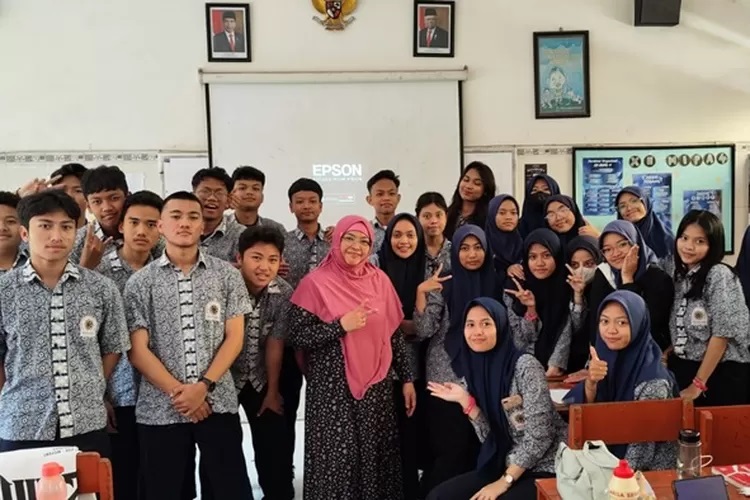 Model Optimasi Pembelajaran Matematika untuk Meningkatkan Prestasi Siswa di wilayah Subang, Cirebon dan Malang