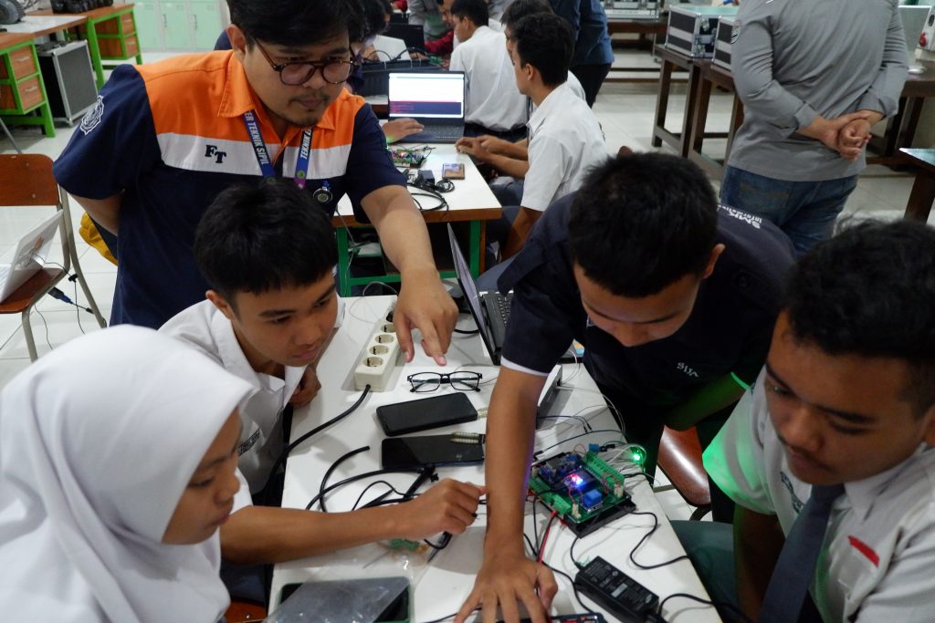 PM Bottom Up ITB Tahun 2023 - Pelatihan Pembuatan KIT Sistem Otomasi Fertigasi Berbasis IoT untuk SMK Negeri 1 Cimahi, Jawa Barat