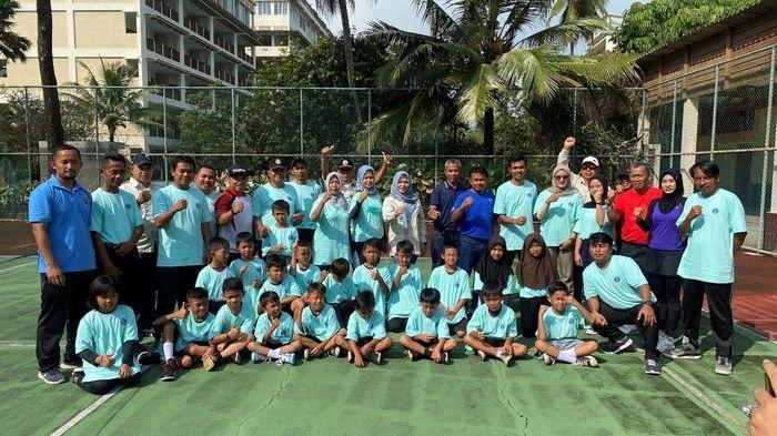 Sosialisasi Permainan Mini Tennis Pada Tingkat Sekolah Dasar Dalam Rangka Meningkatkan Minat Bermain Tennis Siswa Di Kota Bandung